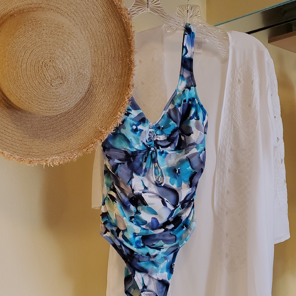 Blue and White Floral Swimsuit, Hat And Chicos Coverup Med
